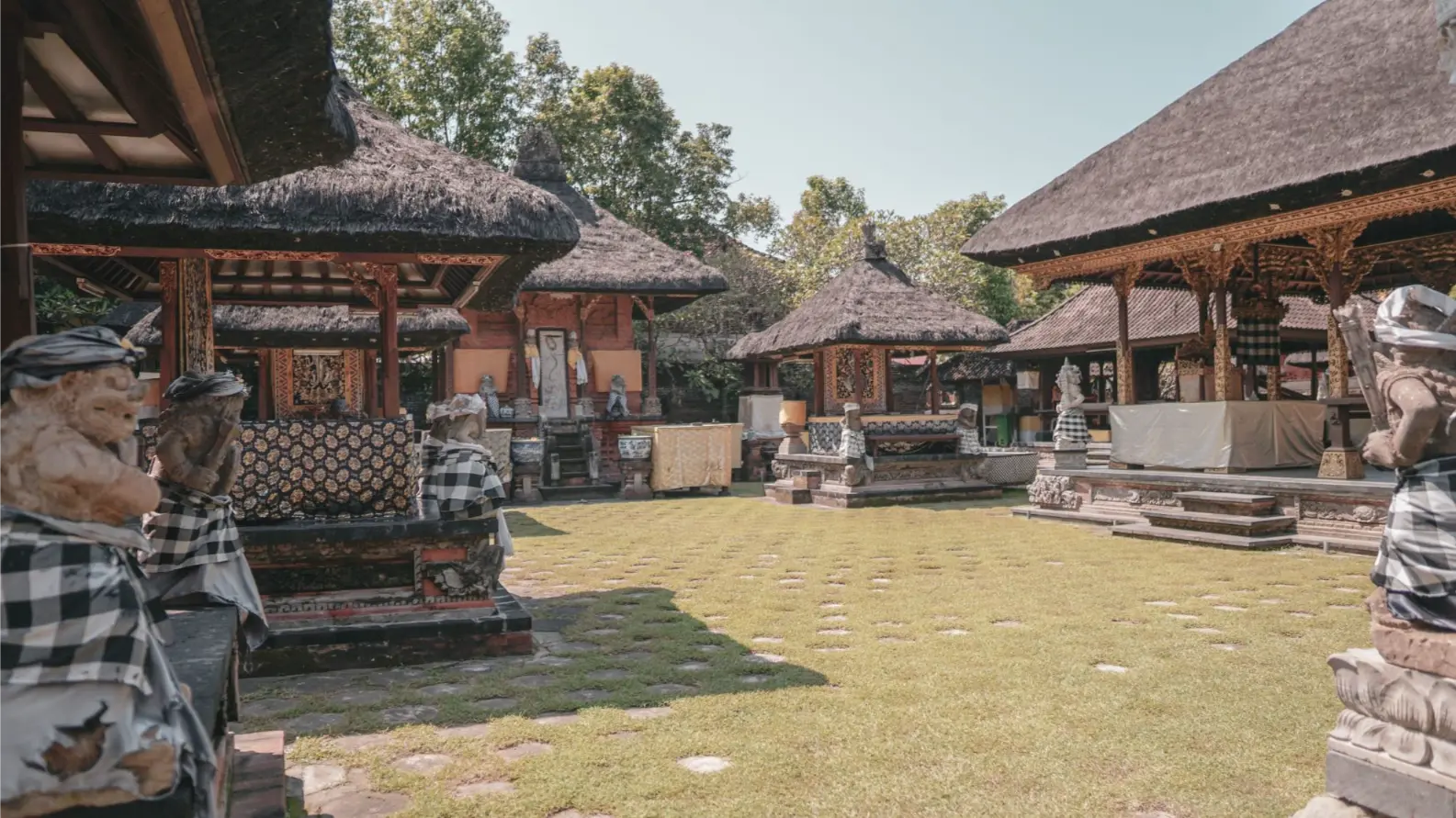 Pura Dalem Kedewatan